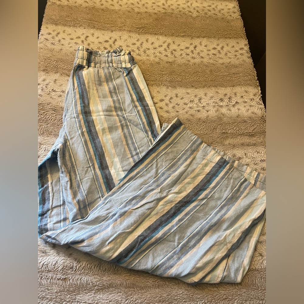 Large, blue and white flowy, flare bottoms - Picture 2 of 2